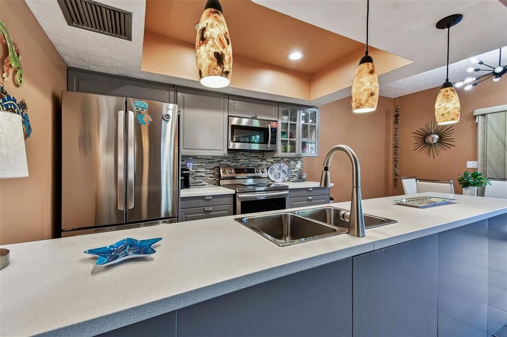 For Sale: $185,499 (1 beds, 1 baths, 963 Square Feet)