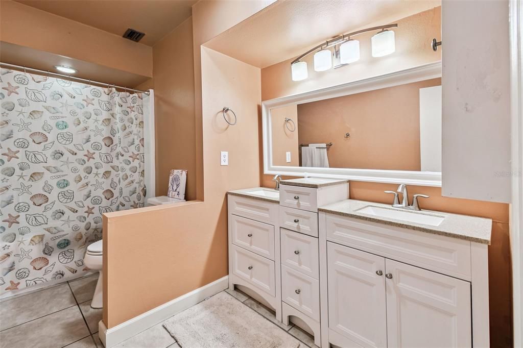 For Sale: $185,499 (1 beds, 1 baths, 963 Square Feet)