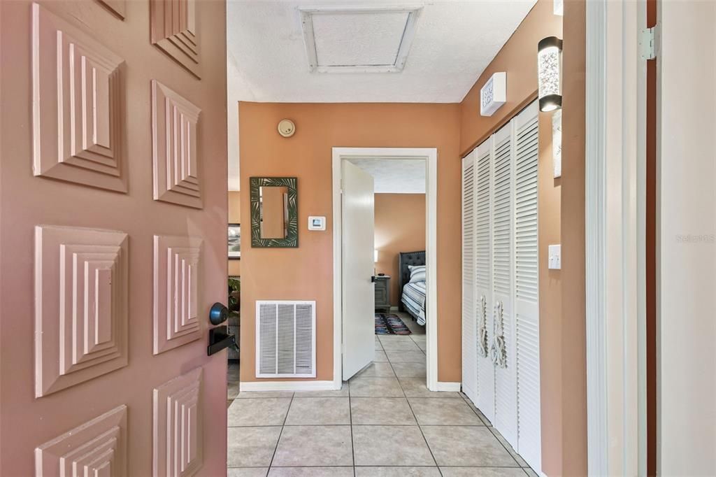 For Sale: $185,499 (1 beds, 1 baths, 963 Square Feet)