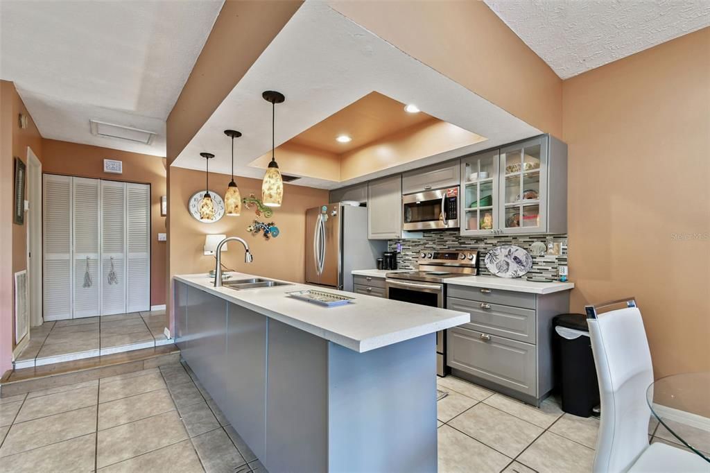 For Sale: $185,499 (1 beds, 1 baths, 963 Square Feet)