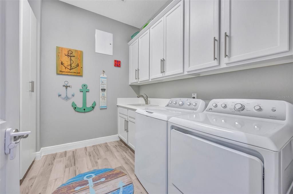 For Sale: $1,100,000 (4 beds, 4 baths, 3751 Square Feet)