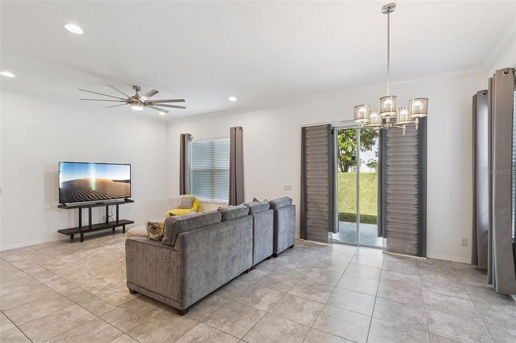 待售: $415,000 (4 贝兹, 3 浴室, 2039 平方英尺)