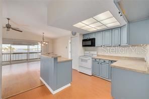 For Sale: $560,000 (2 beds, 2 baths, 1056 Square Feet)