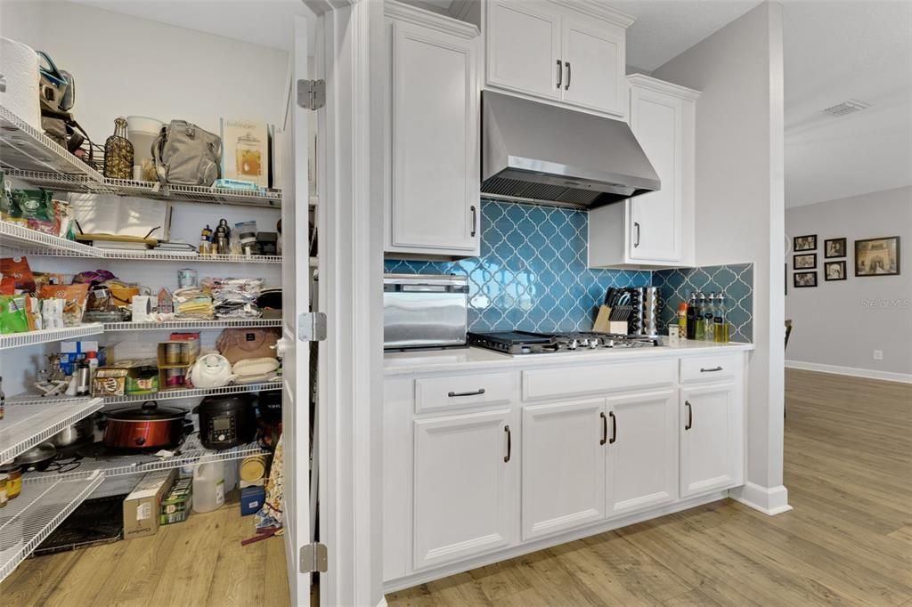 На продажу: $629,900 (4 спален, 3 ванн, 2713 Квадратных фут)