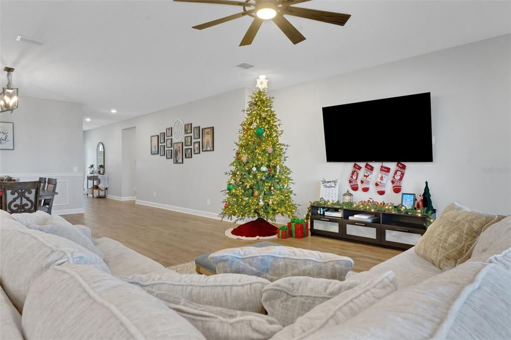 На продажу: $629,900 (4 спален, 3 ванн, 2713 Квадратных фут)