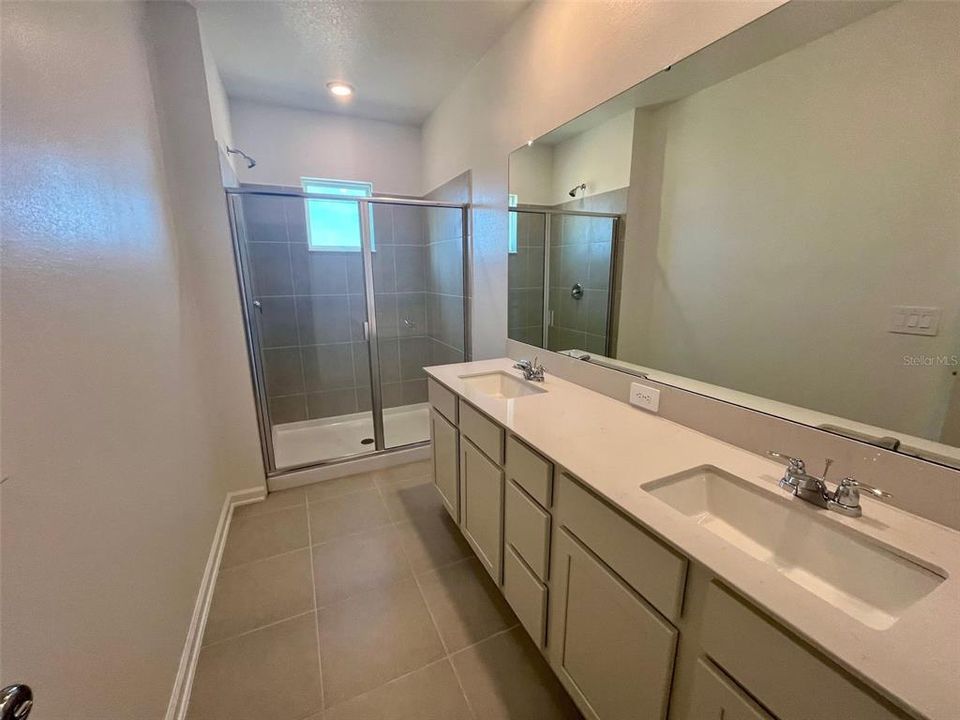 For Rent: $1,900 (3 beds, 2 baths, 1787 Square Feet)