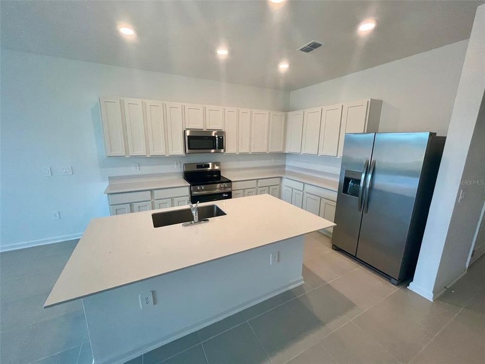 For Rent: $1,900 (3 beds, 2 baths, 1787 Square Feet)