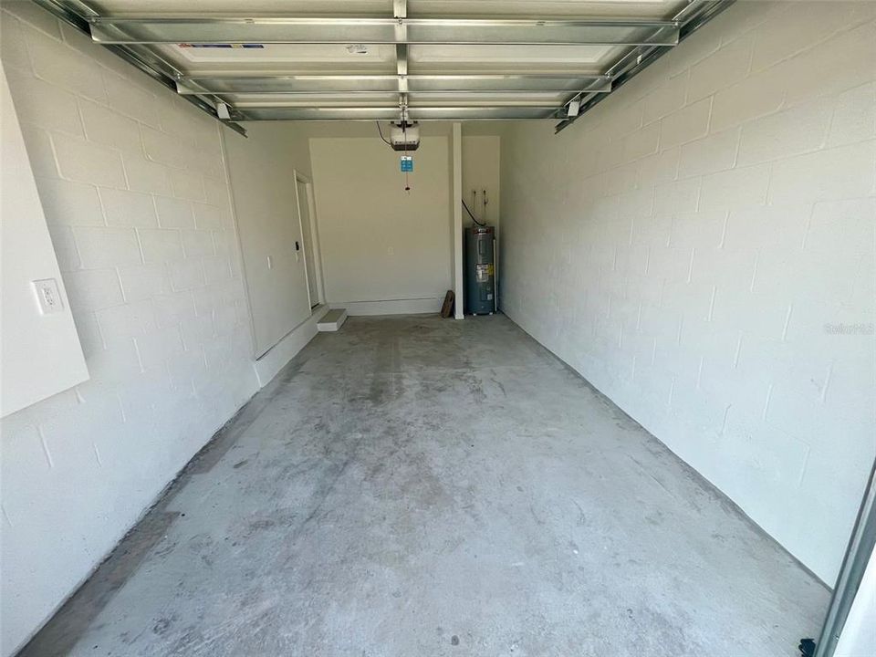 For Rent: $1,900 (3 beds, 2 baths, 1787 Square Feet)