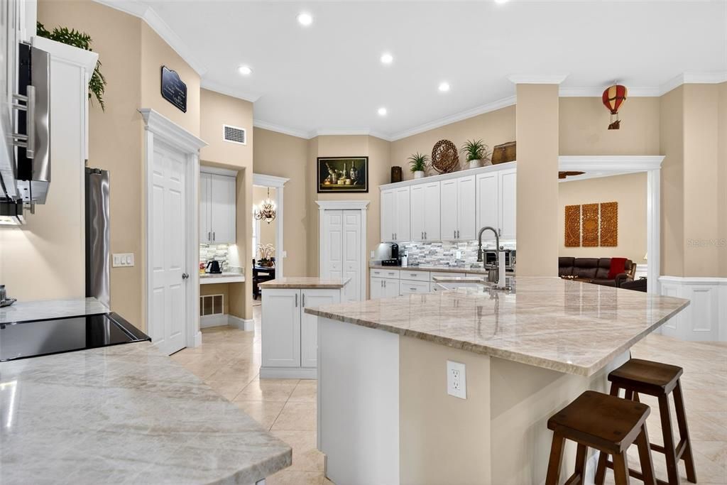 En Venta: $2,595,000 (5 camas, 4 baños, 3691 Pies cuadrados)