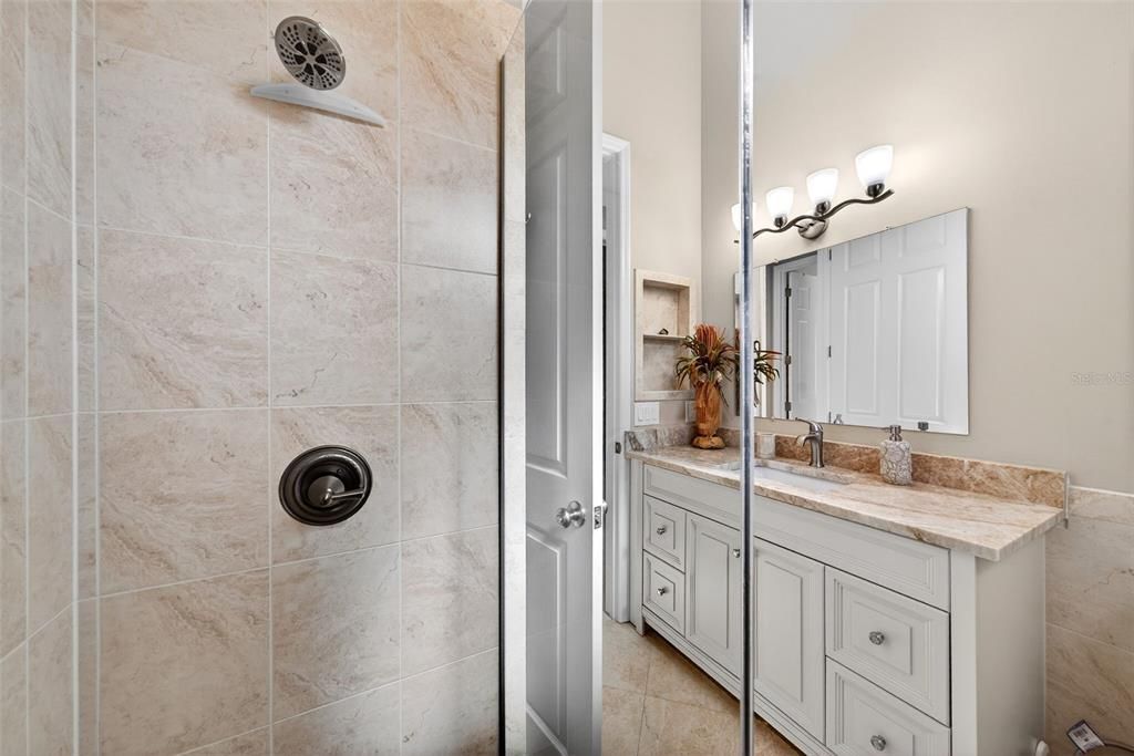 En Venta: $2,595,000 (5 camas, 4 baños, 3691 Pies cuadrados)