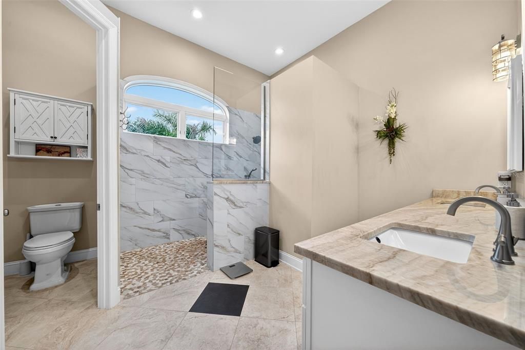 En Venta: $2,595,000 (5 camas, 4 baños, 3691 Pies cuadrados)