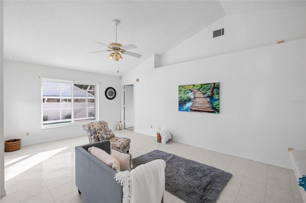 En Venta: $399,999 (3 camas, 2 baños, 1241 Pies cuadrados)