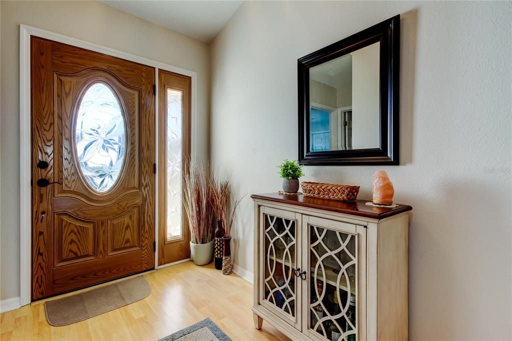 For Sale: $374,900 (2 beds, 2 baths, 1226 Square Feet)