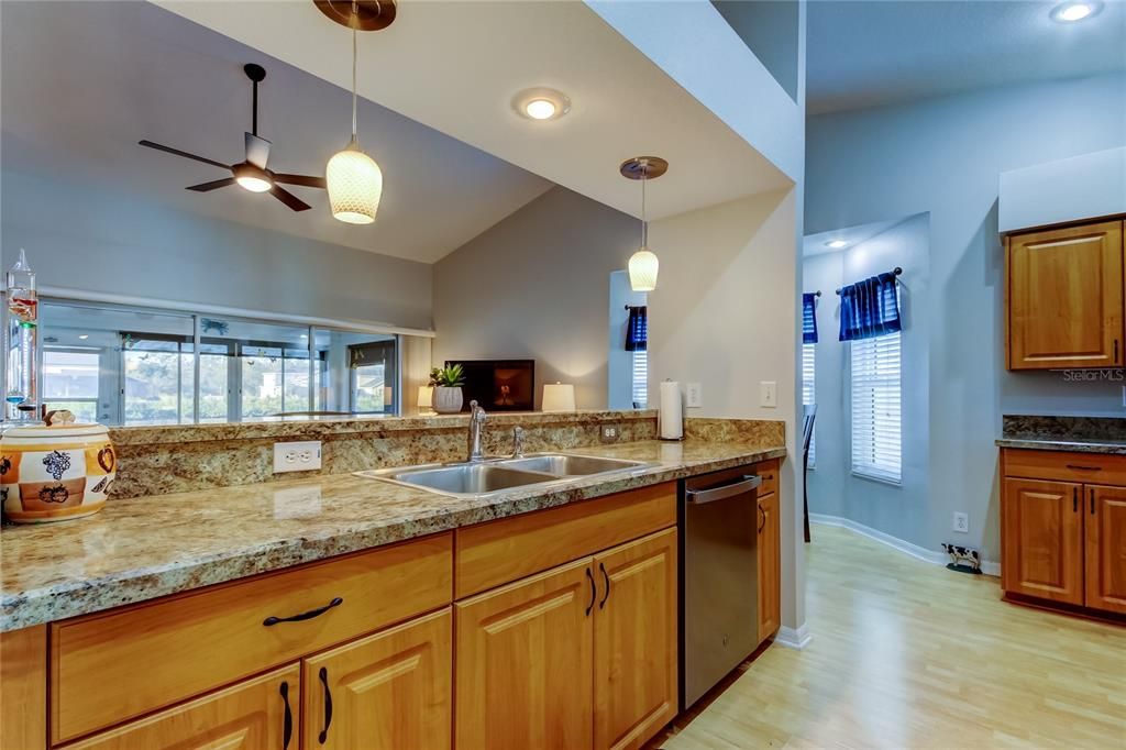 For Sale: $374,900 (2 beds, 2 baths, 1226 Square Feet)