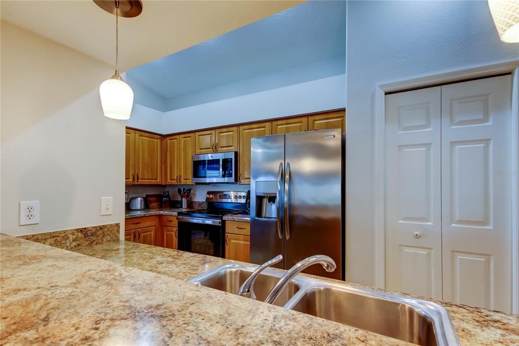For Sale: $374,900 (2 beds, 2 baths, 1226 Square Feet)