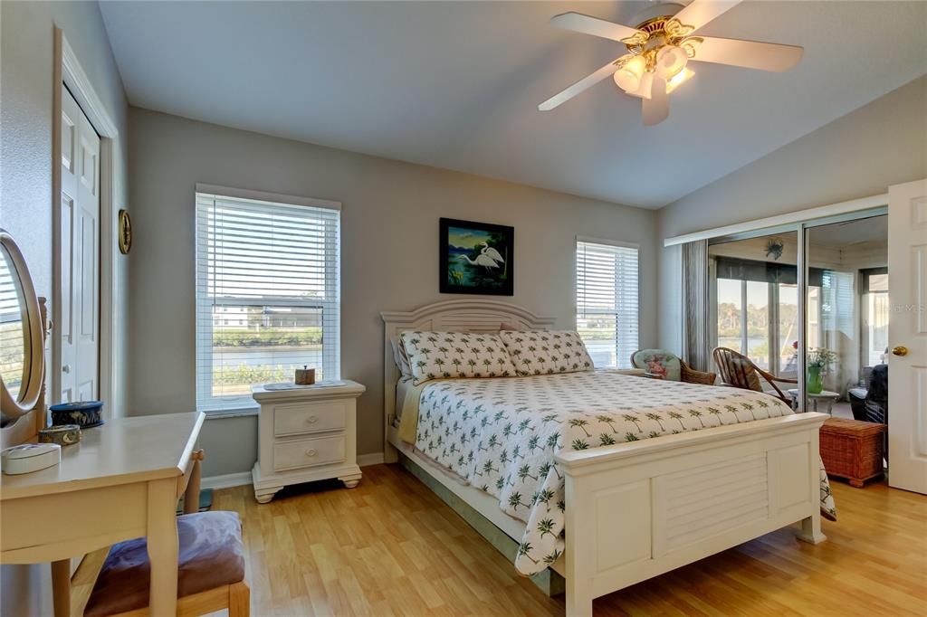 For Sale: $374,900 (2 beds, 2 baths, 1226 Square Feet)