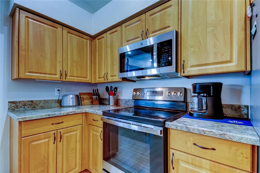 For Sale: $374,900 (2 beds, 2 baths, 1226 Square Feet)