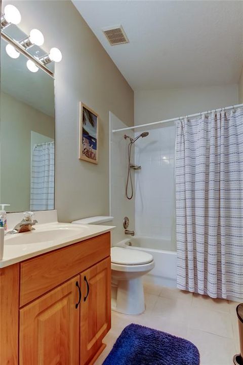 For Sale: $374,900 (2 beds, 2 baths, 1226 Square Feet)