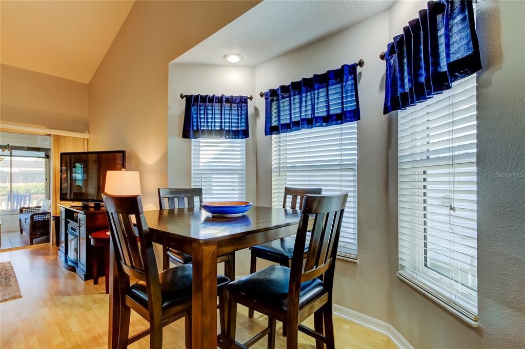 For Sale: $374,900 (2 beds, 2 baths, 1226 Square Feet)