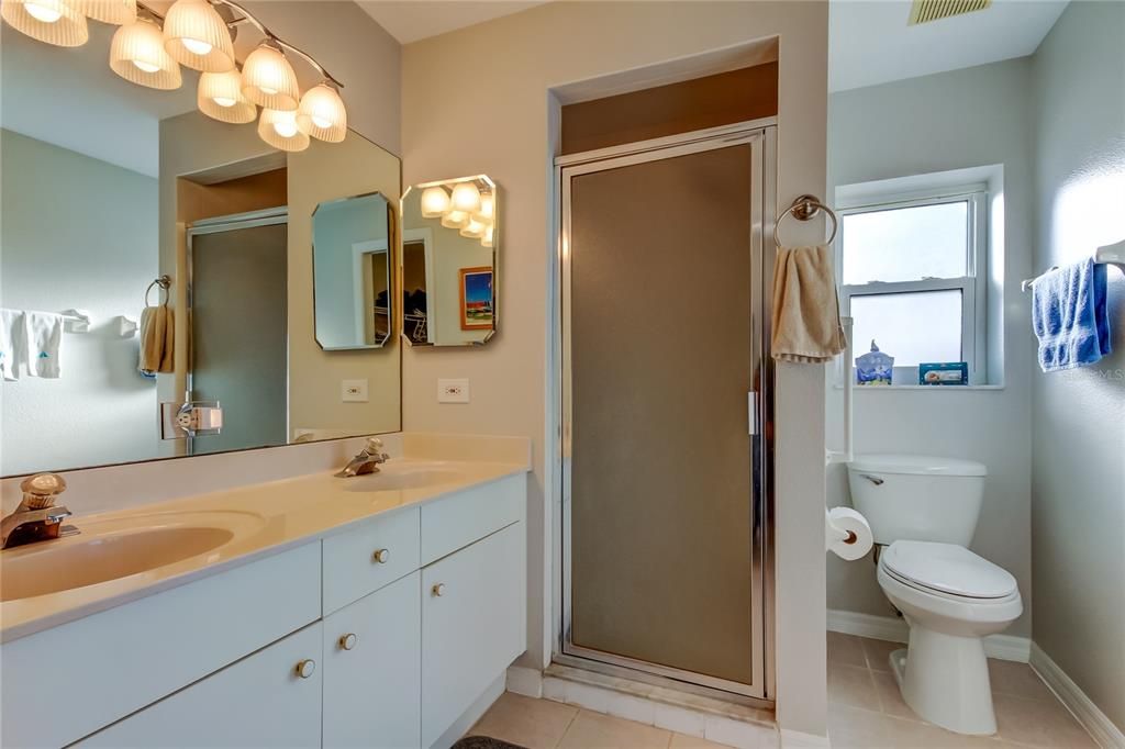 For Sale: $374,900 (2 beds, 2 baths, 1226 Square Feet)