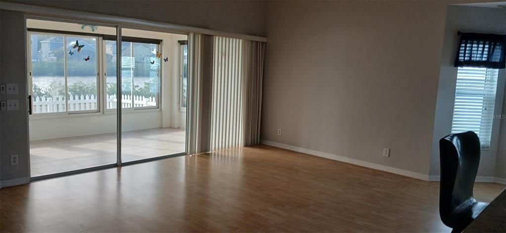 For Sale: $374,900 (2 beds, 2 baths, 1226 Square Feet)