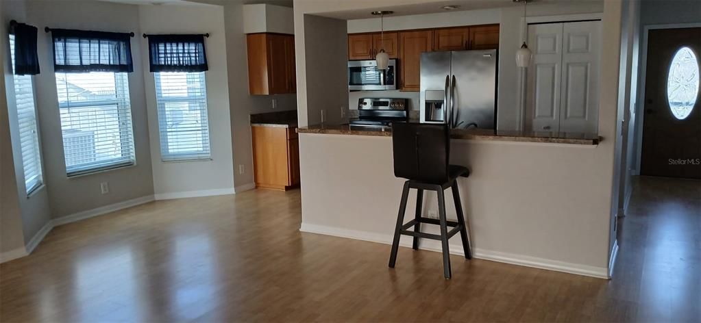 For Sale: $374,900 (2 beds, 2 baths, 1226 Square Feet)