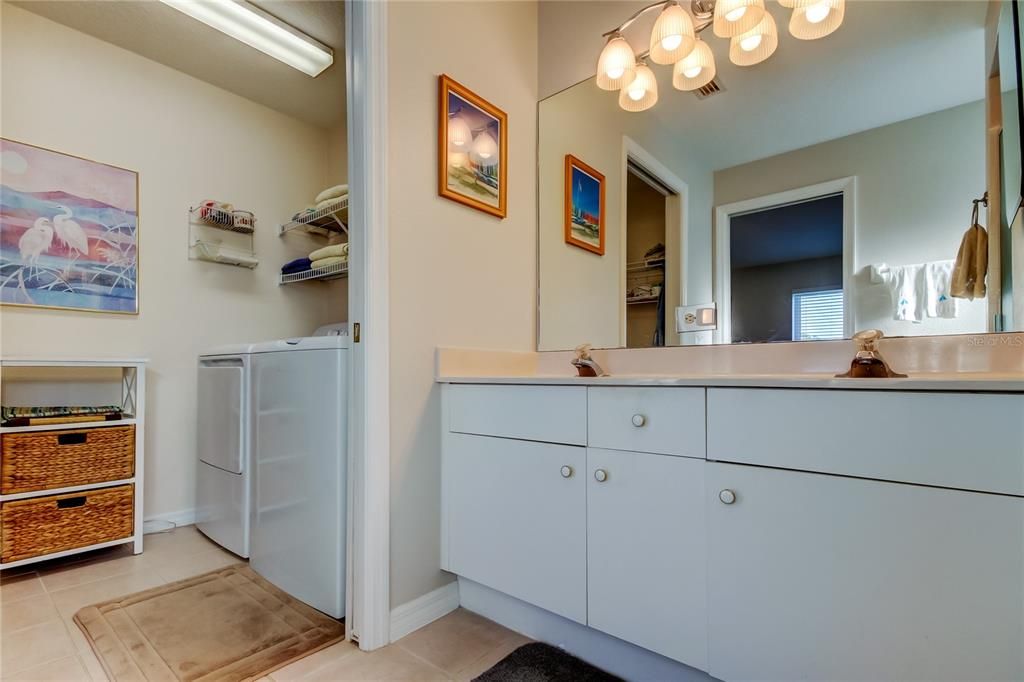 For Sale: $374,900 (2 beds, 2 baths, 1226 Square Feet)