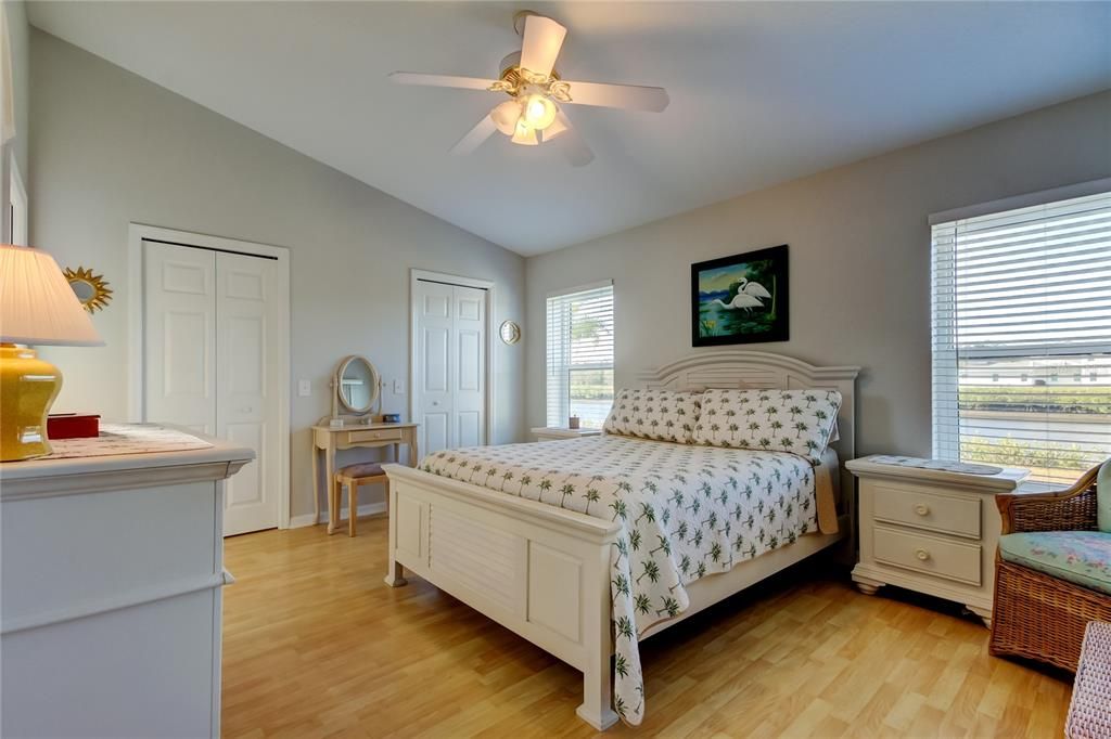 For Sale: $374,900 (2 beds, 2 baths, 1226 Square Feet)