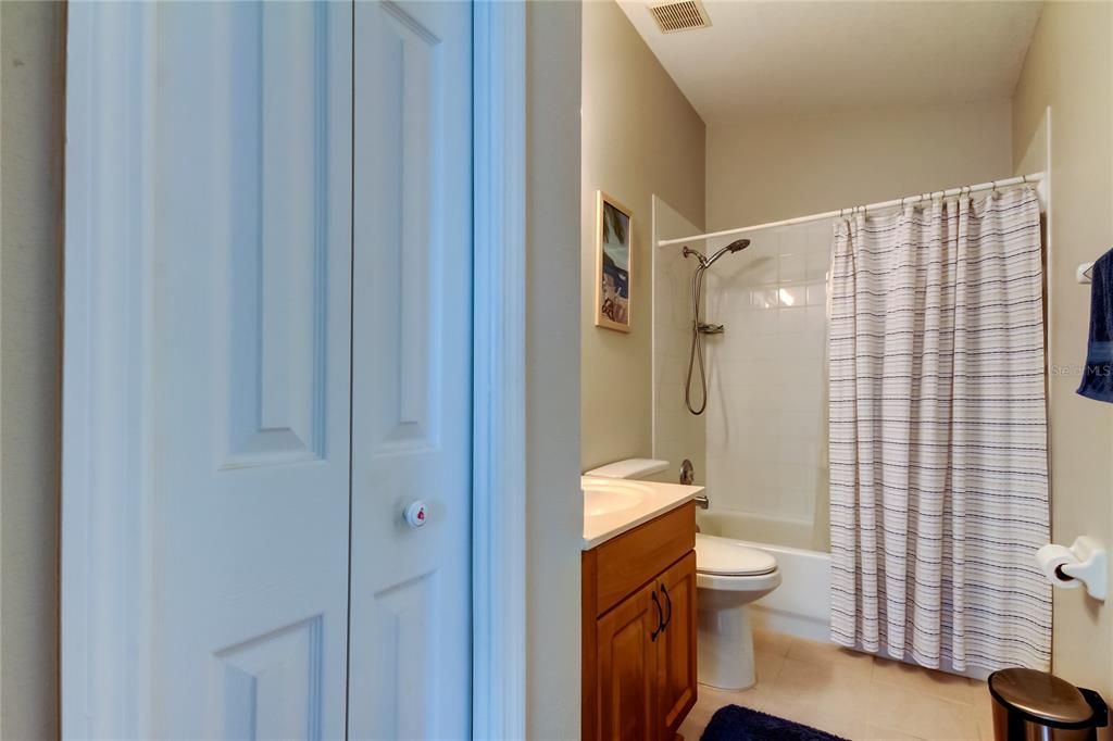 For Sale: $374,900 (2 beds, 2 baths, 1226 Square Feet)