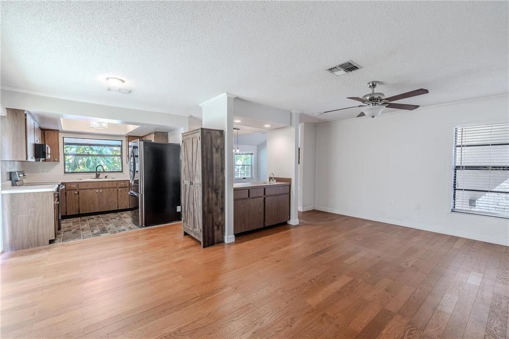 For Rent: $2,950 (3 beds, 2 baths, 1600 Square Feet)