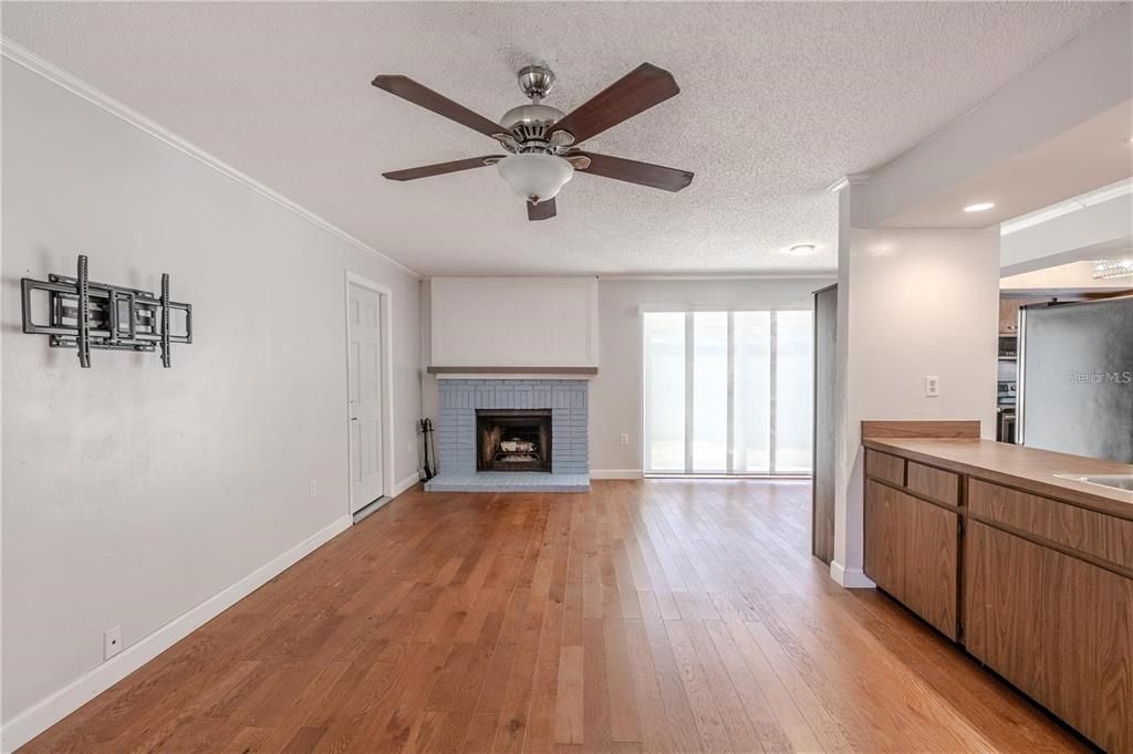 For Rent: $2,950 (3 beds, 2 baths, 1600 Square Feet)