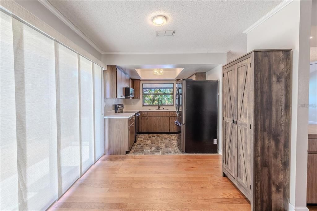 For Rent: $2,950 (3 beds, 2 baths, 1600 Square Feet)