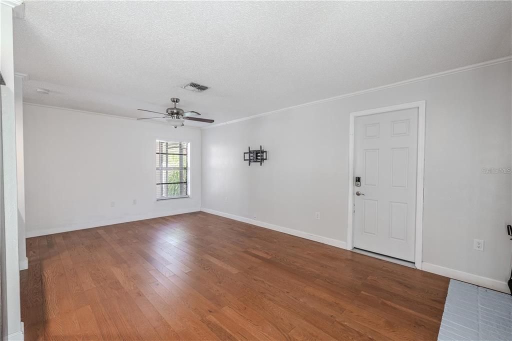 For Rent: $2,950 (3 beds, 2 baths, 1600 Square Feet)