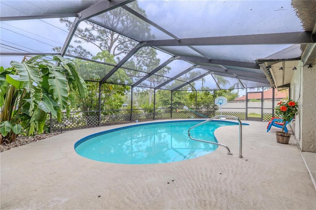 For Rent: $2,950 (3 beds, 2 baths, 1600 Square Feet)