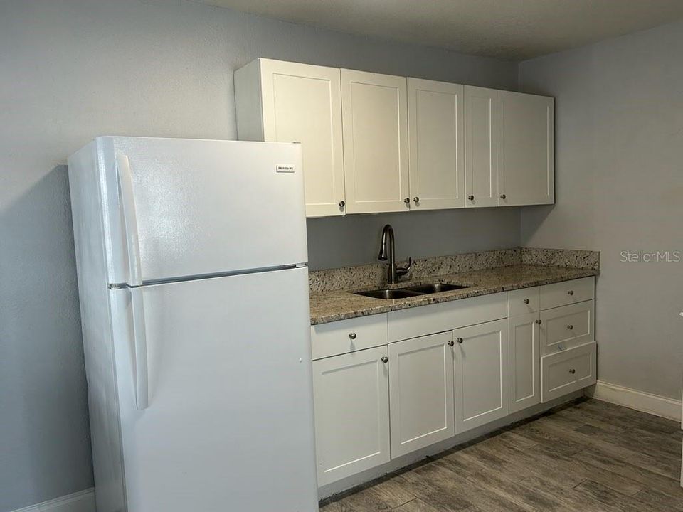 For Rent: $1,150 (1 beds, 1 baths, 560 Square Feet)