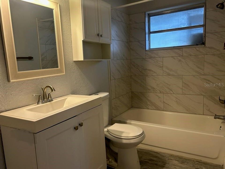 For Rent: $1,150 (1 beds, 1 baths, 560 Square Feet)