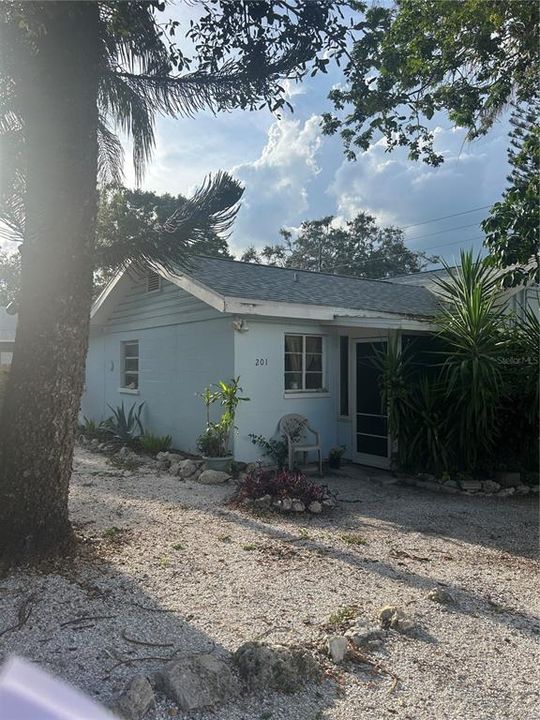 For Rent: $1,150 (1 beds, 1 baths, 560 Square Feet)