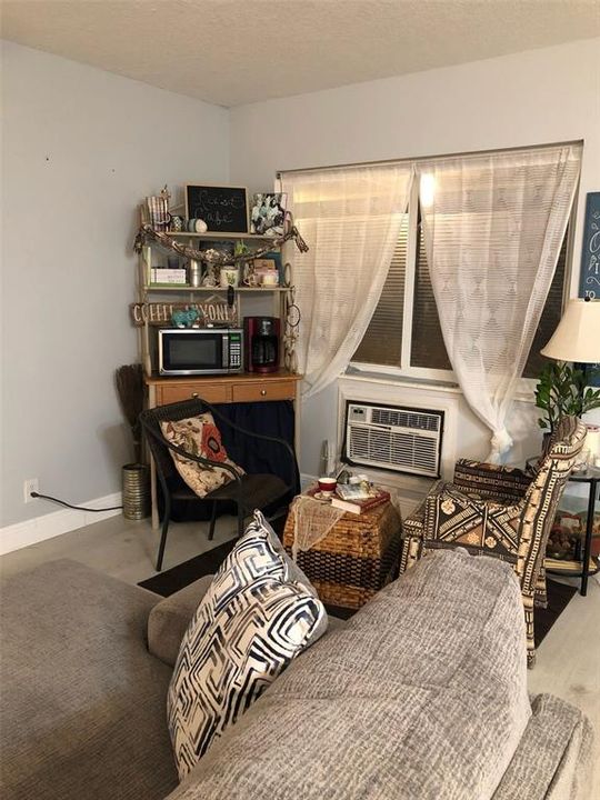 На продажу: $99,900 (2 спален, 1 ванн, 858 Квадратных фут)