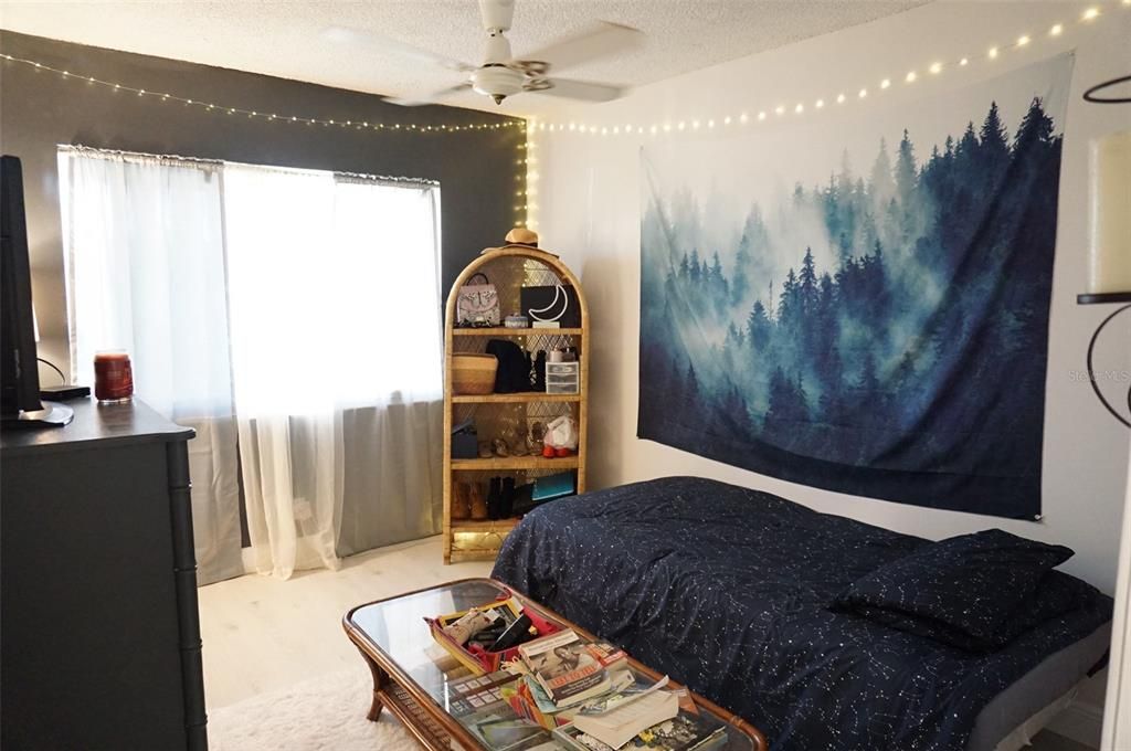 На продажу: $99,900 (2 спален, 1 ванн, 858 Квадратных фут)