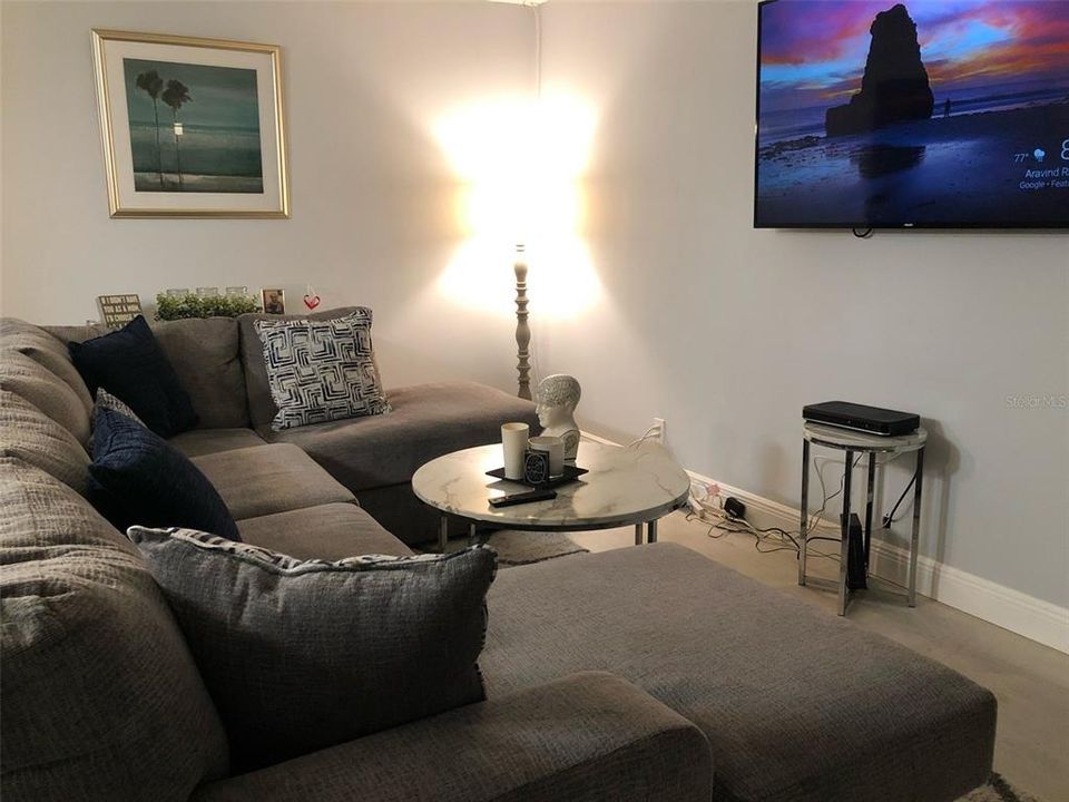 На продажу: $99,900 (2 спален, 1 ванн, 858 Квадратных фут)