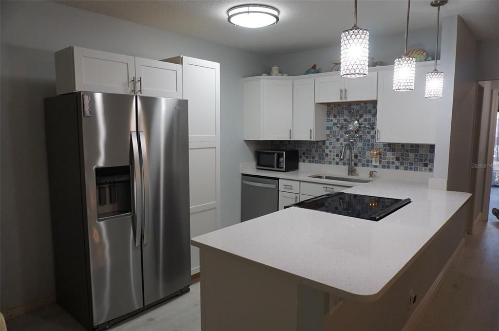 На продажу: $99,900 (2 спален, 1 ванн, 858 Квадратных фут)