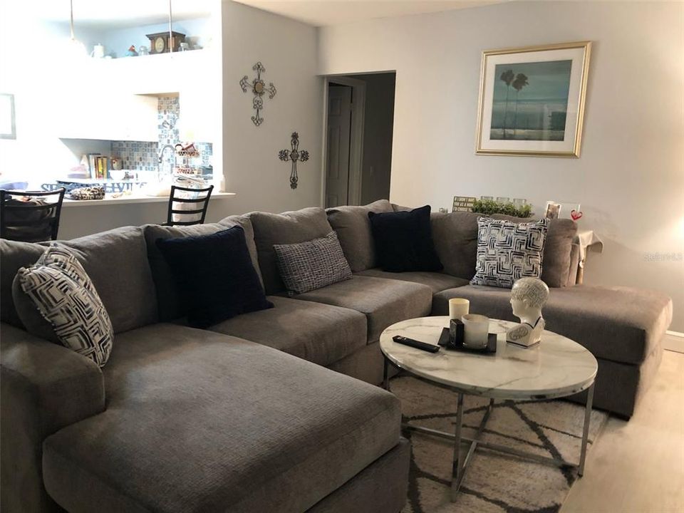 На продажу: $99,900 (2 спален, 1 ванн, 858 Квадратных фут)