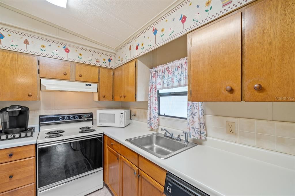 For Sale: $137,500 (2 beds, 2 baths, 960 Square Feet)