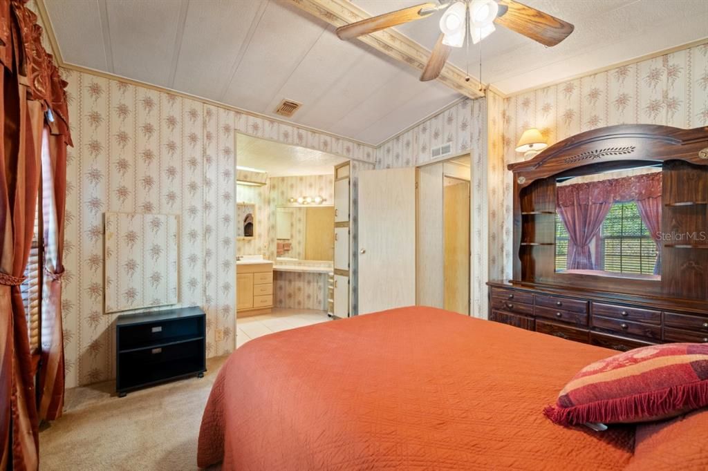 For Sale: $137,500 (2 beds, 2 baths, 960 Square Feet)