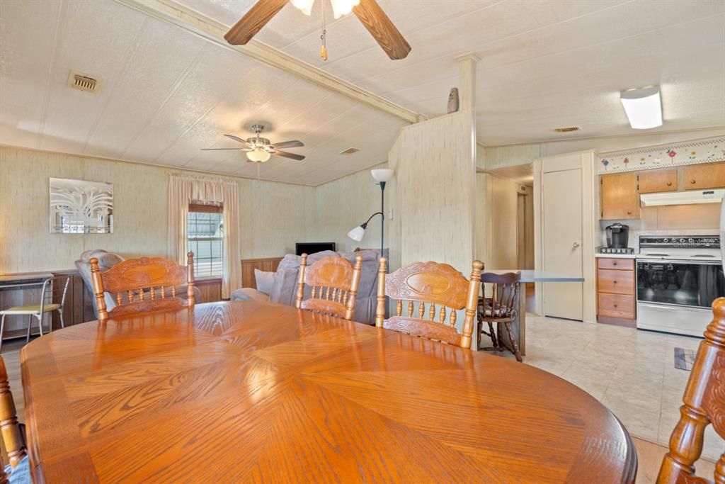 For Sale: $137,500 (2 beds, 2 baths, 960 Square Feet)