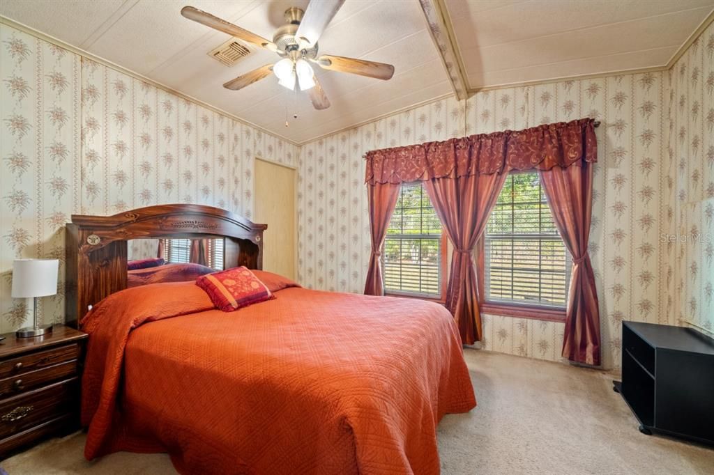 For Sale: $137,500 (2 beds, 2 baths, 960 Square Feet)