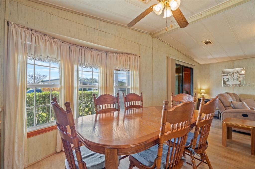 For Sale: $137,500 (2 beds, 2 baths, 960 Square Feet)