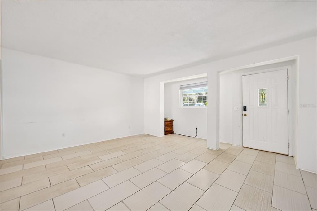 For Sale: $350,000 (3 beds, 2 baths, 1056 Square Feet)