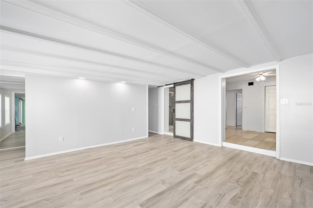 For Sale: $350,000 (3 beds, 2 baths, 1056 Square Feet)