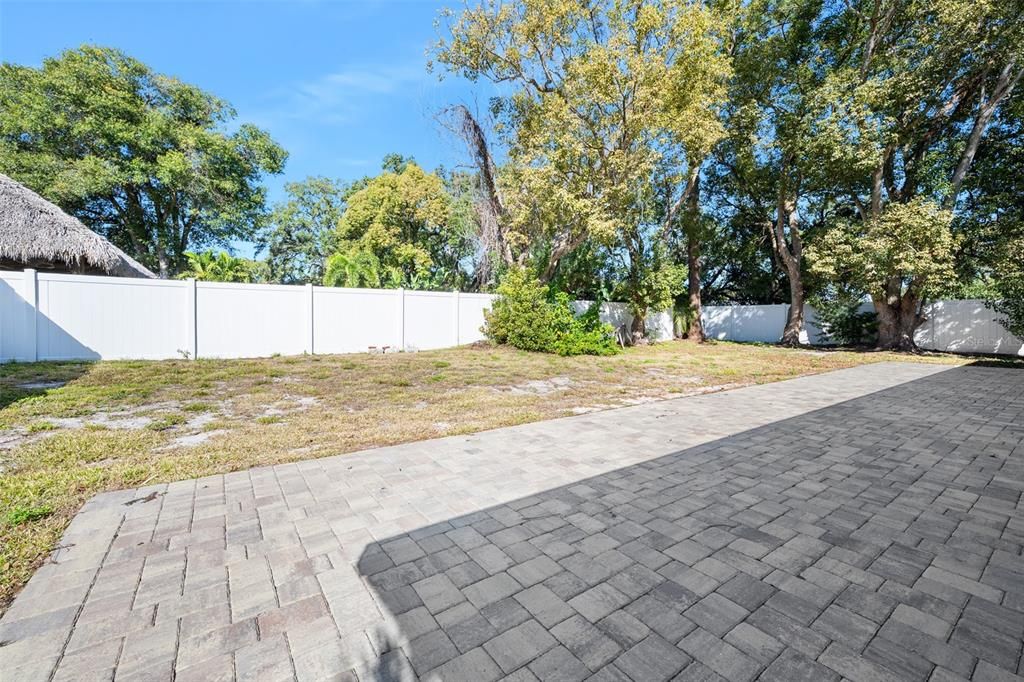 For Sale: $350,000 (3 beds, 2 baths, 1056 Square Feet)